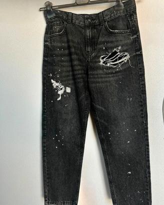 jeans nero con strappi  