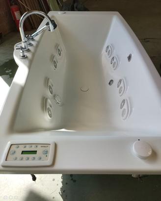 Vasca da bagno con idromassaggio