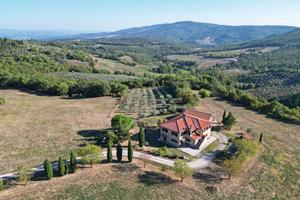 Rustico / Casale di 345 m² con più di 5 locali a M