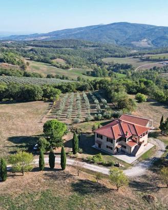 Rustico / Casale di 345 m² con più di 5 locali a M