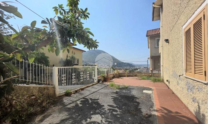 3 LOCALI A PRAIA A MARE