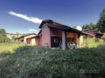 Immobile in asta di 266 m² con 5 locali e box auto