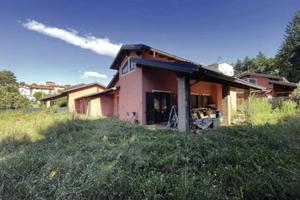 Immobile in asta di 266 m² con 5 locali e box auto