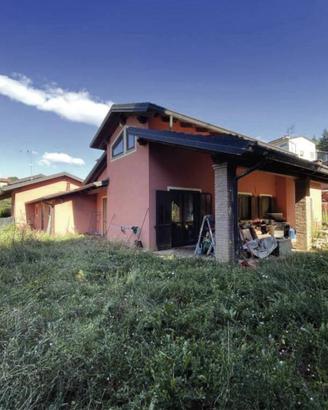 Immobile in asta di 266 m² con 5 locali e box auto