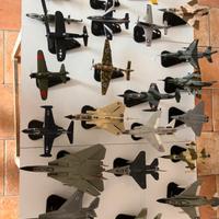 Modellini aerei ed elicotteri da combattimento