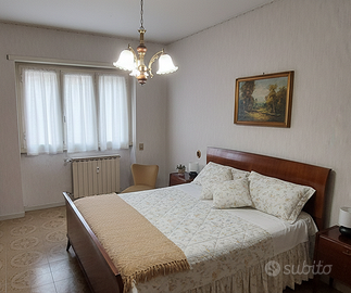 Letto matrimoniale in legno + materasso Memory