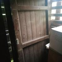 Portoni vecchi in legno buono, larice rovere.