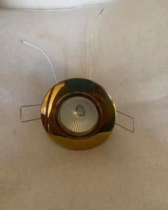 Faretti ad incasso
