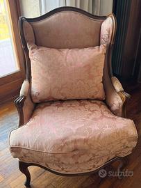 Poltrana ul legno e tessuto damascato