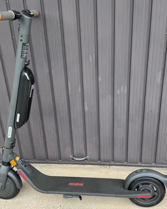 Monopattino Ninebot E45