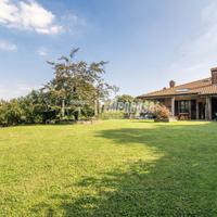 ESCLUSIVA VILLA CON GIARDINO PRIVATO DI 1000 MQ !!
