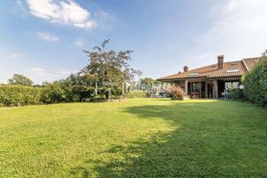 ESCLUSIVA VILLA CON GIARDINO PRIVATO DI 1000 MQ !!