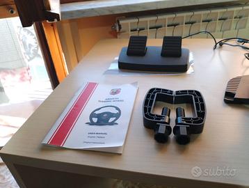 Volante ABARTH per PS4 e PC completo di accessori.