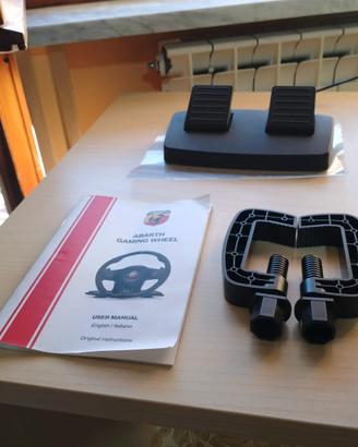 Volante ABARTH per PS4 e PC completo di accessori.
