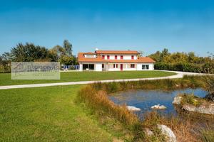 Villa singola con scoperto privato di 6000 mq