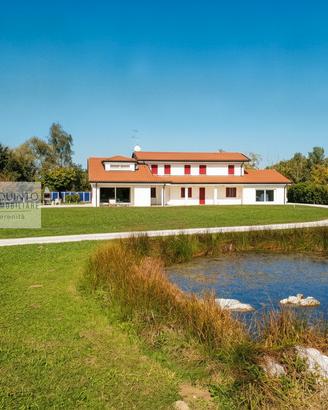 Villa singola con scoperto privato di 6000 mq