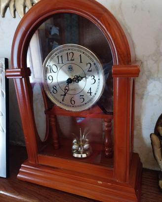 Orologio vintage al quarzo in legno