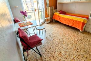 Stanza singola con balcone a 18 min da Centrale