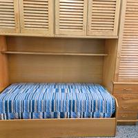 Cameretta in Legno con Ampio Stivaggio –