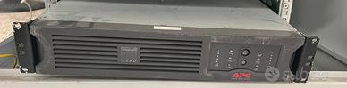 Gruppo di continuità APC Smart-UPS 2200 rack
