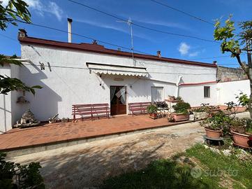 VILLA SINGOLA A SANTERAMO IN COLLE