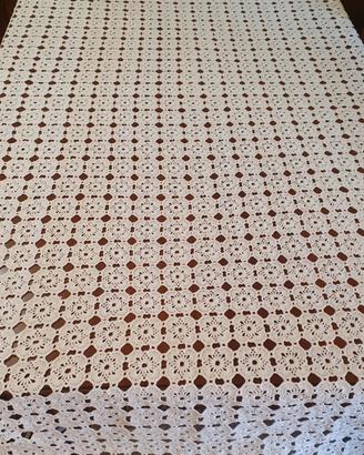 Tovaglia  lavorata a Uncinetto Nuova