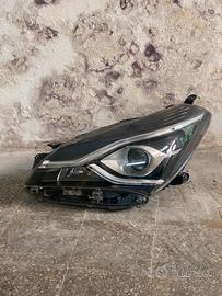 Faro toyota yaris hybrid