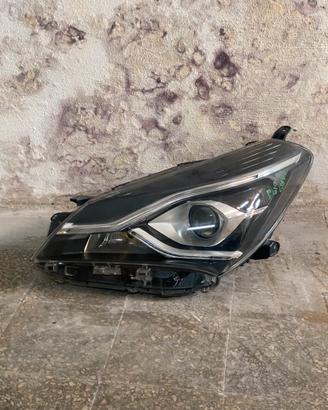 Faro toyota yaris hybrid