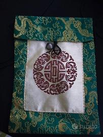 Pochette a tracolla in seta verde e oro 