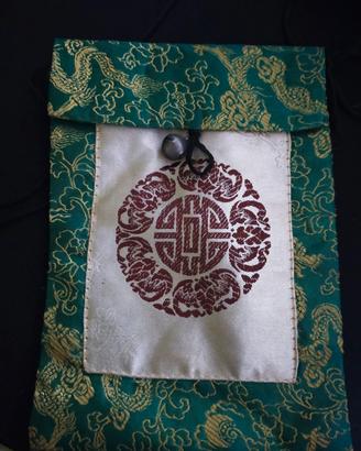 Pochette a tracolla in seta verde e oro 