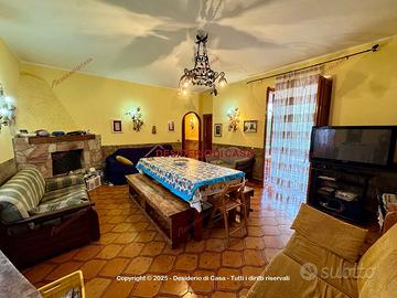 Casa, Santa Cristina Gela.