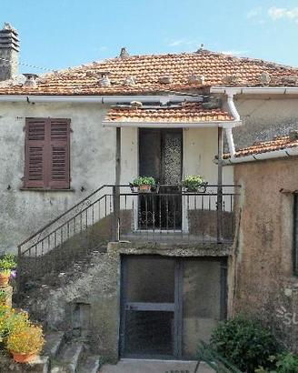 Casa di campagna e terreno