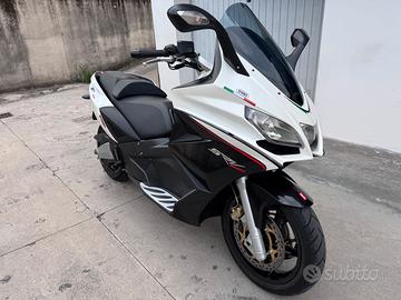 Aprilia srv 850