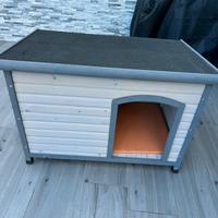 Cuccia per cani in legno
