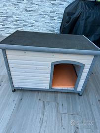 Cuccia per cani in legno