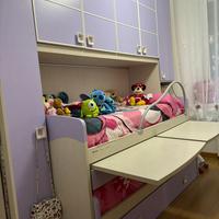 Cameretta bambine con 3 letti e armadio a ponte