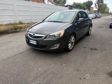 Opel Astra 1.6 benzina 5 porte Cosmo