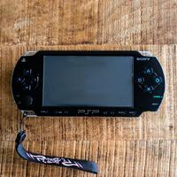 PSP (Play Station Portable) con accessori e giochi