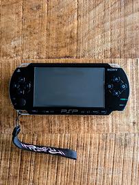 PSP (Play Station Portable) con accessori e giochi