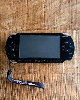 PSP (Play Station Portable) con accessori e giochi
