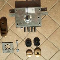 Serratura per porta blindata