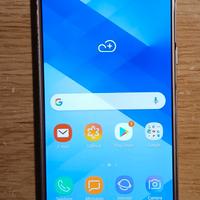 Smartphone Samsung Galaxy A5 con caricabatterie