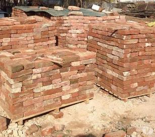 Mattoni vecchi di recupero