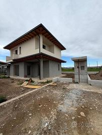 Villa di 109 m² con 4 locali e box auto a Caravagg