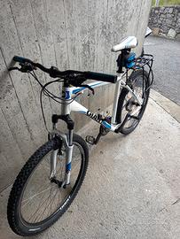bicicletta GIANT revel 3
