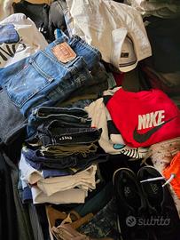 Lotto di oltre 300 capi di abbigliamento + abiti