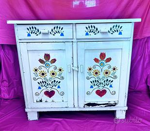 CREDENZA TIROLESE