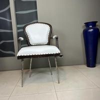 Poltrona in pelle bianca