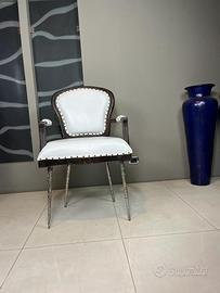 Poltrona in pelle bianca