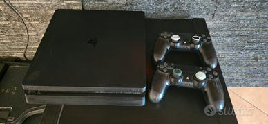 PlayStation PS4 + 2 joystick 